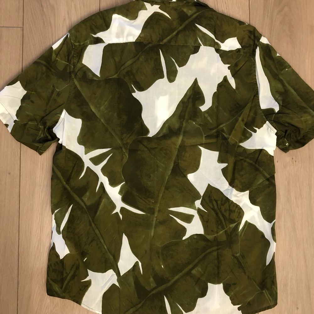 Men’s H&M palm shirt in green and white. Size large - Picture 3 of 4